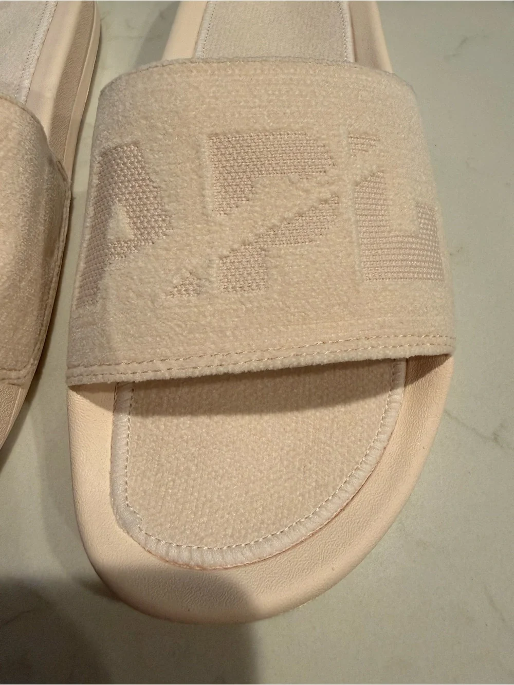 NEW APL Velvet Techloom Logo Slides in Creme Light Pink Size 7 - Picture 6 of 8